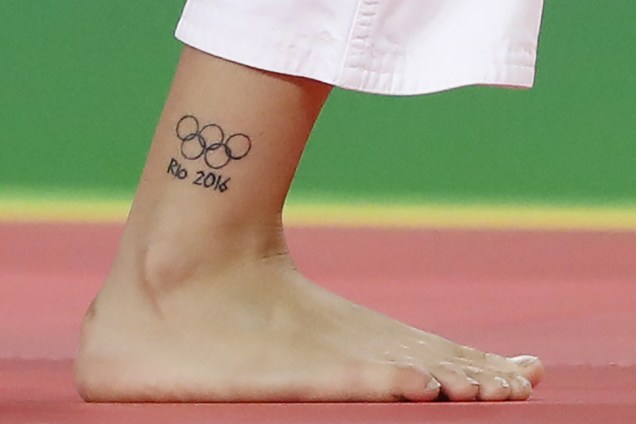 A turca Busra Katipoglu é vista com tatuagem dos arcos olímpicos na perna, durante competição no judô feminino, categoria até 63kg - 09/08/2016