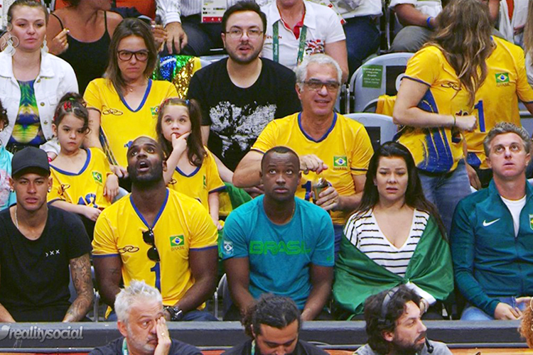 Neymar, Thiaguinho, Fernanda Souza e Luciano Huck na final do vôlei masculino da Rio-2016