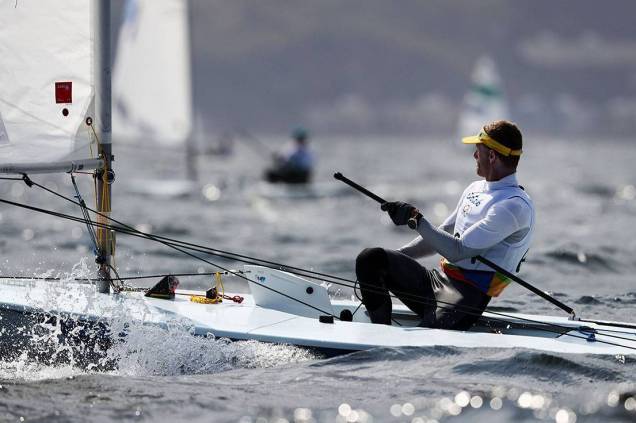 O brasileiro Robert Scheidt durante a primeira regata da classe Laser, nos Jogos Olímpicos Rio 2016