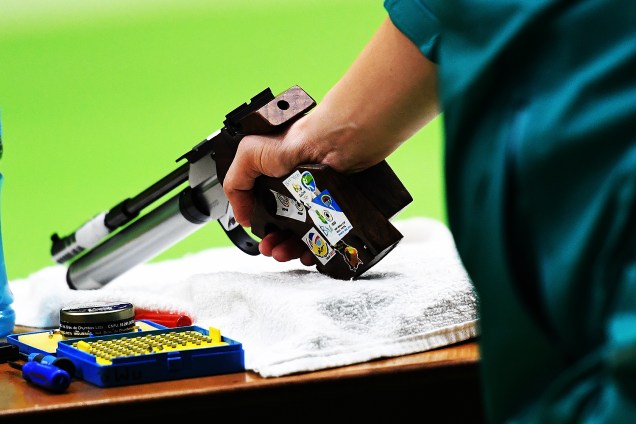 Detalhe da pistola do atleta brasileiro Felipe Wu