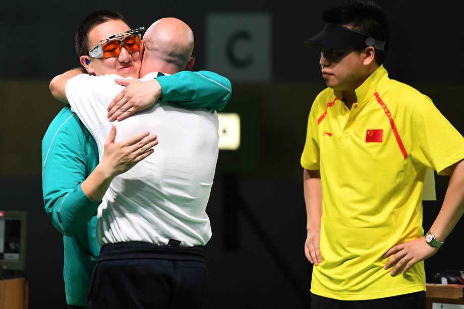 Atleta brasileiro Felipe Wu leva a medalha de prata nos 10m tiro com pistola