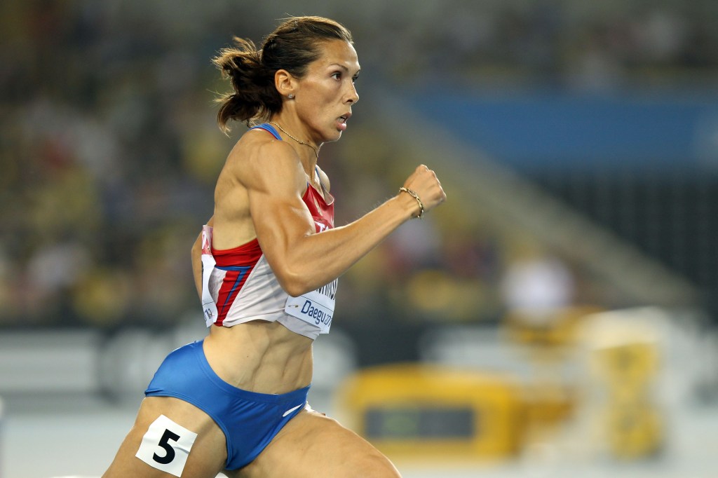 Velocista russa Anastasiya Kapachinskaya compete durante semi-final dos 400m do 13° campeonato mundial de atletismo, na Coreia do Sul