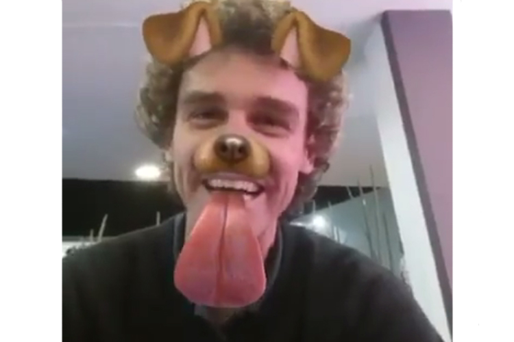 Guga assume lado 'labrador humano' com filtro no Snapchat
