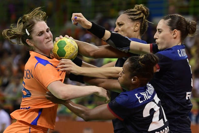 Partida entre França e Holanda, válida pelas semifinais do handebol feminino, realizada na Arena do Futuro - 18/08/2016
