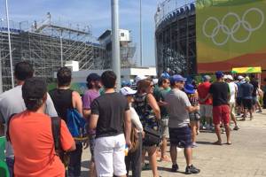 Rio 2016 Gigantescas filas em busca de uma cerveja no centro de tênis