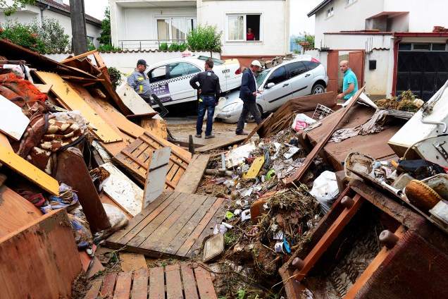 Casa é destruída após fortes chuvas provocarem enchentes, em Escópia, na Macedônia - 08/08/2016