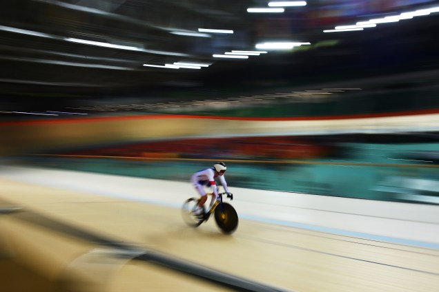 Ciclista da delegação tcheca treina no velódromo olímpico, no Parque Olímpico do Rio de Janeiro - 01/08/2016