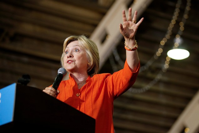 Candidata a presidência dos Estados Unidos pelo partido democrata, Hillary Clinton, discursa durante campanha eleitoral em Saint Petersburg, na Flórida - 08/08/2016