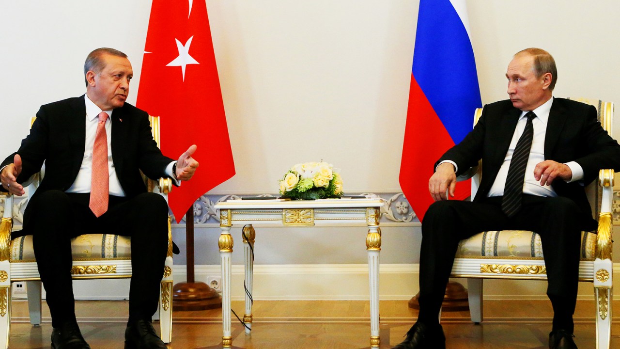 O presidente turco, Tayyip Erdogan, durante encontro com o presidente russo, Vladmir Putin, em São Petersburgo, na Rússia - 09/08/2016