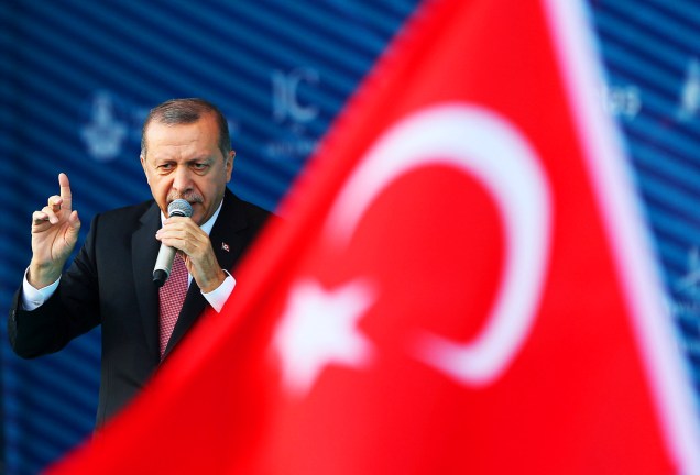 O presidente da Turquia, Tayyip Erdogan, discursa durante cerimônia de inauguração da Ponte Yavuz Sultan Selim, em Istambul - 26/08/2016