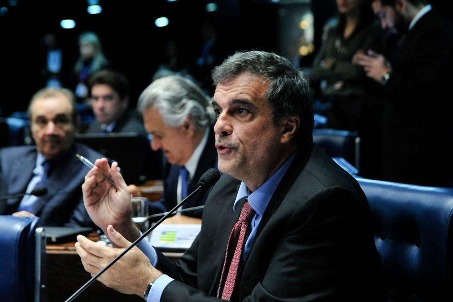 O advogado de defesa José Eduardo Cardozo durante sessão para votação do julgamento final do processo de impeachment da presidente afastada Dilma Rousseff, no plenário do Senado - 25/08/2016