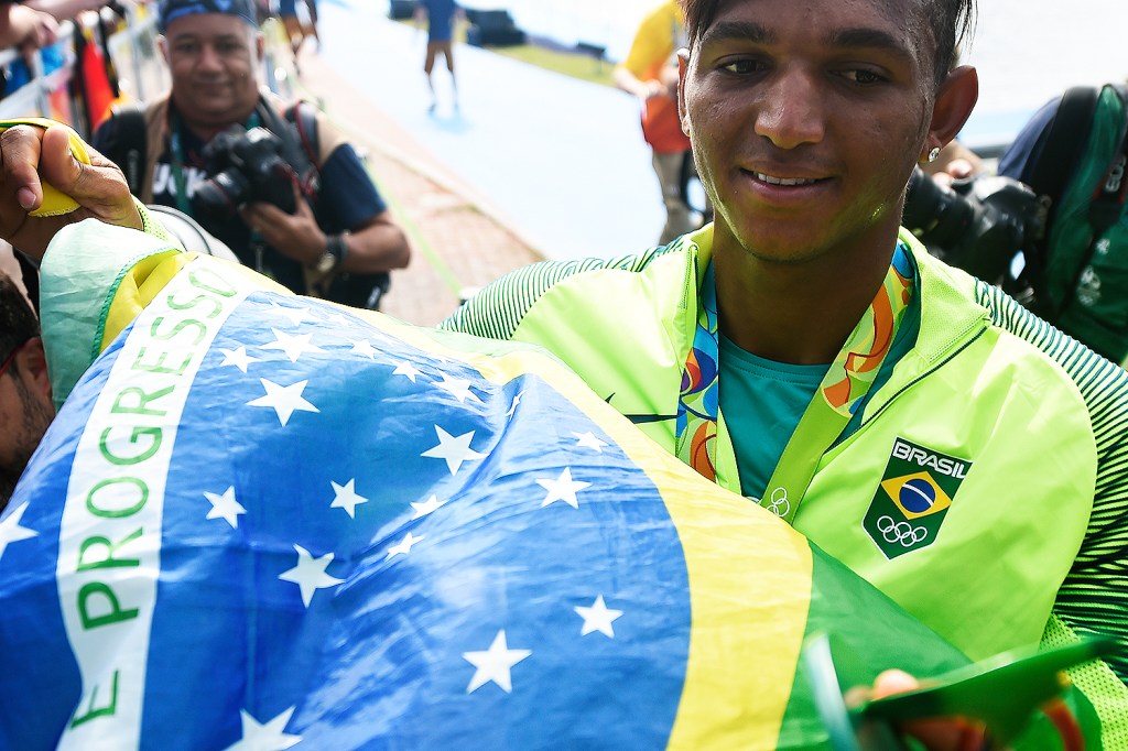 Isaquias Queiroz ganha a primeira medalha do Brasil na canoagem - 16/08/2016