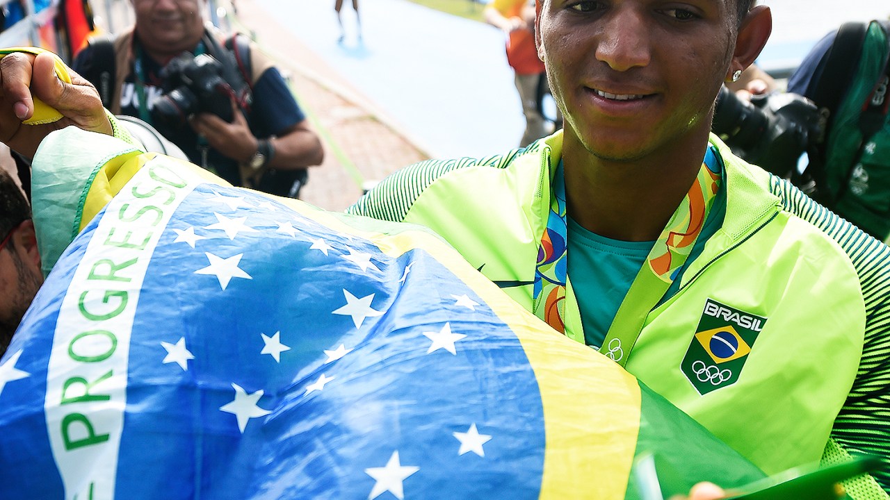 Isaquias Queiroz ganha a primeira medalha do Brasil na canoagem - 16/08/2016