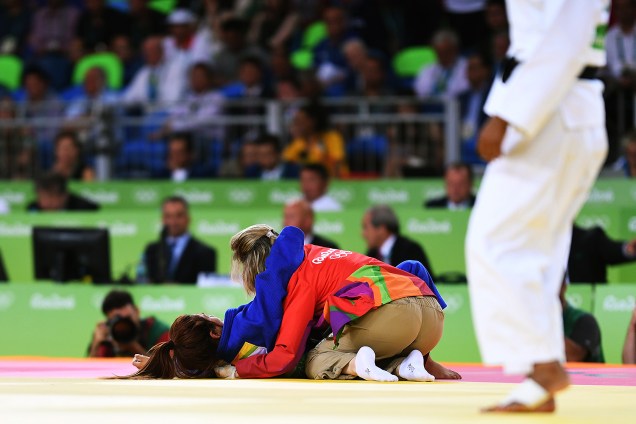 A judoca tunisiana Hela Ayari, lamenta derrota na Arena Carioca 2 - 07/08/2016