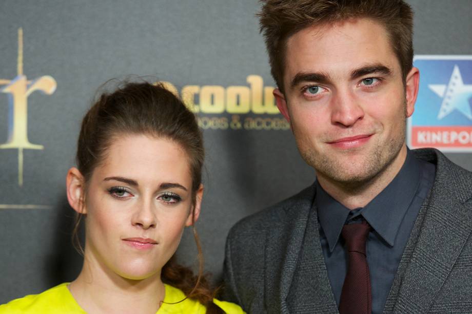 MADRID, SPAIN - NOVEMBER 15:  Actress Kristen Stewart and actor Robert Pattinson attend the "The Twilight Saga: Breaking Dawn - Part 2" (La Saga Crepusculo: Amanecer Parte 2) premiere at the Kinepolis cinema on November 15, 2012 in Madrid, Spain.  (Photo by Carlos Alvarez/Getty Images)