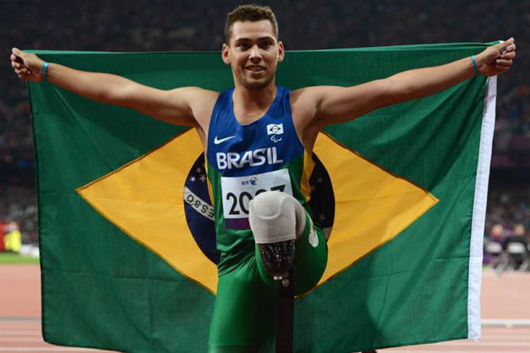 O atleta paralímpico Alan Fonteles Oliveira conquista a medalha de ouro nos 200m na Paralimpíada de Londres-2012