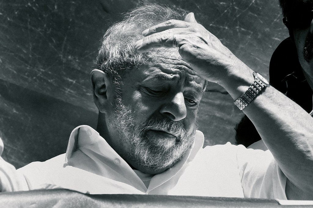 Indiciado por corrupção, lavagem de dinheiro e falsidade ideológica, Lula foi apontado como o capo do petrolão