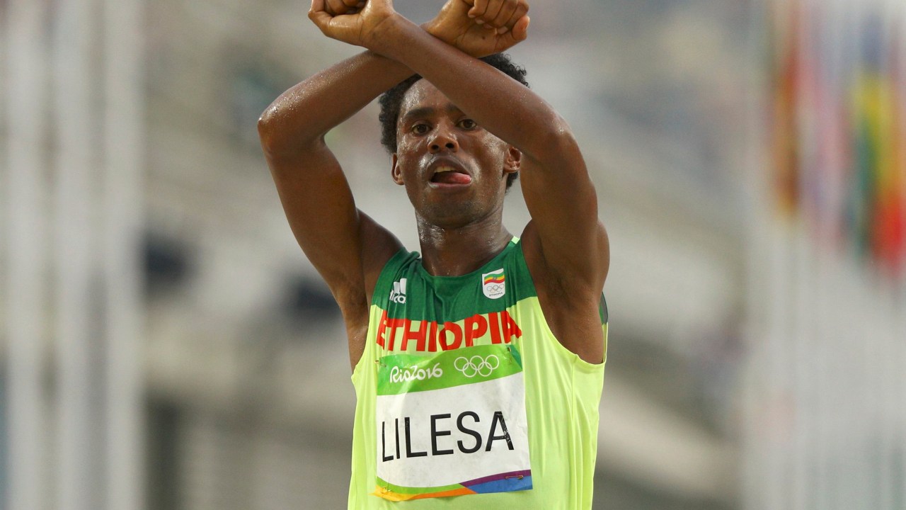 O maratonista etíope Feyisa Lilesa