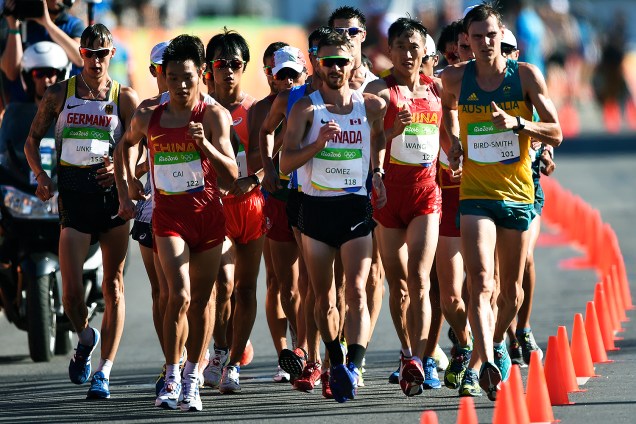 Atletas durante a prova de 20km de marcha atlética, nas Olimpíadas Rio 2016