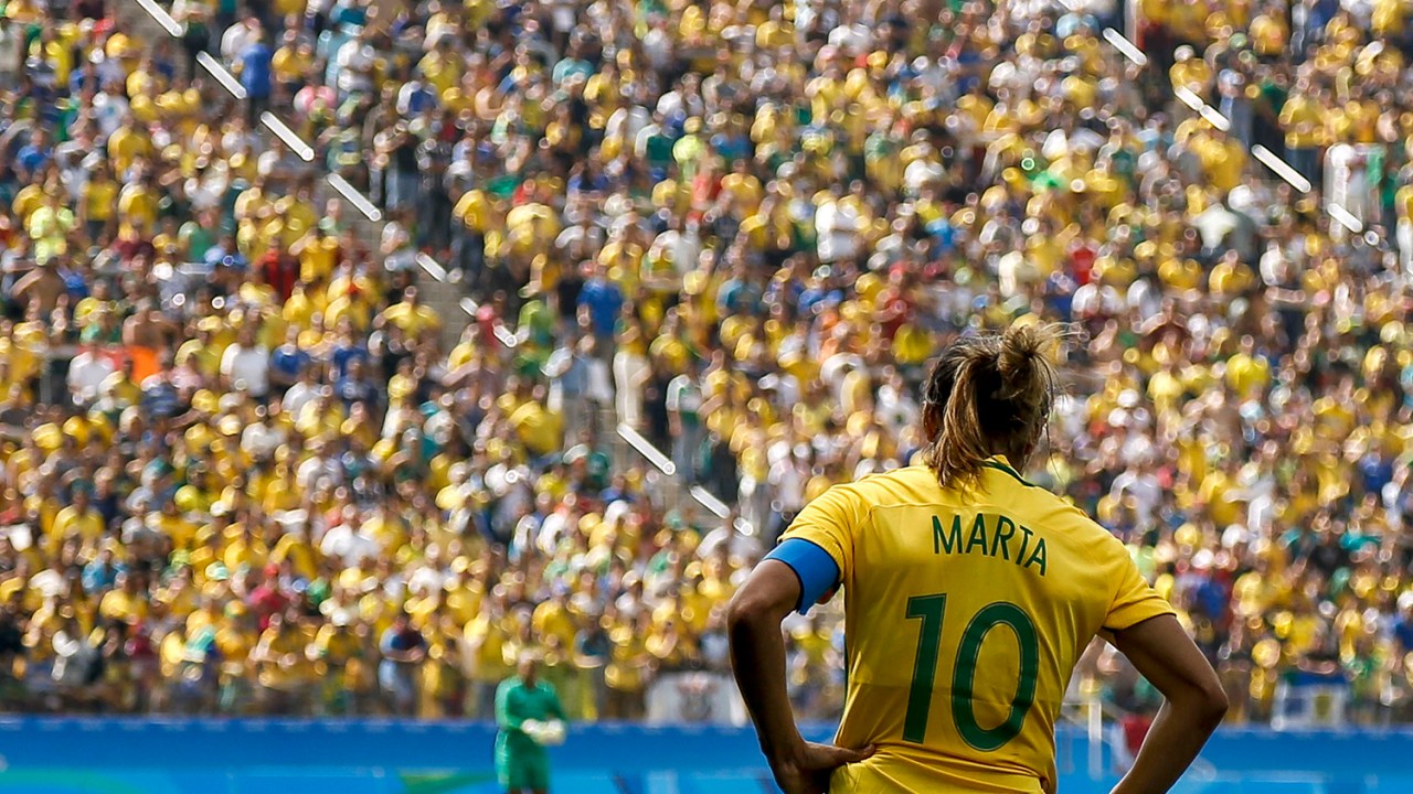 Atacante Marta, da seleção brasileira de futebol feminino, lamenta derrota contra o Canadá na disputa pelo bronze da Rio-2016