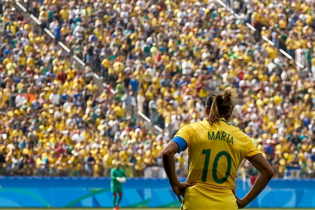 Atacante Marta, da seleção brasileira de futebol feminino, lamenta derrota contra o Canadá na disputa pelo bronze da Rio-2016