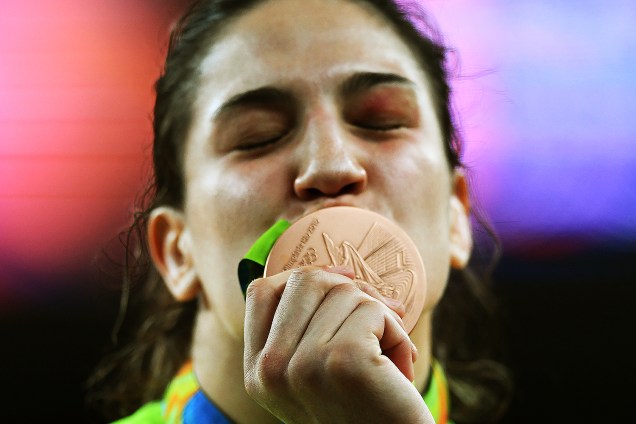 Judoca brasileira Mayra Aguiar conquista bronze na Rio-2016, após derrotar a cubana Yalennis Castillo