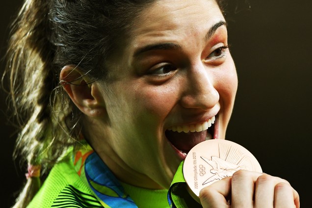 Judoca Mayra Aguiar derrota a cubana Yalennis Castillo e conquista medalha de bronze na Rio 2016