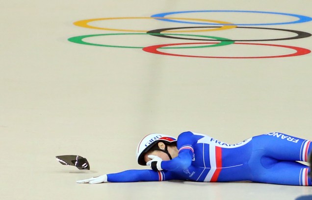 2016 Rio Olympics - Cycling Track - Preliminary - Women's Keirin First Round - Rio Olympic Velodrome - Rio de Janeiro, Brazil - 13/08/2016. Virginie Cueff (FRA) of France after crashing.        REUTERS/Paul Hanna   FOR EDITORIAL USE ONLY. NOT FOR SALE FOR MARKETING OR ADVERTISING CAMPAIGNS.