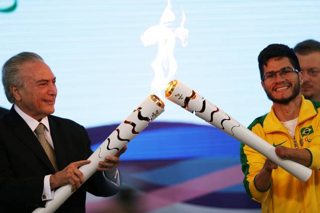 O presidente interino Michel Temer participa da cerimônia de recepção da tocha paralímpica no Palácio do Planalto, em Brasília (DF) - 25/08/2016