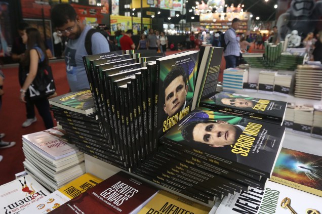 O livro Lava Jato - O Juiz Sergio Moro e Os Bastidores da Operação Que Abalou o Brasil na 24ª Bienal Internacional do Livro de São Paulo, que acontece de 26 de agosto a 4 de setembro, no Pavilhão de Exposições do Anhembi, na capital paulista - 27/08/2017