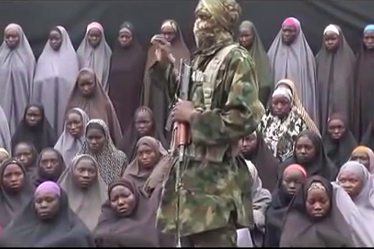 O grupo radical islâmico 'Boko Haram', divulga novo vídeo em que estudantes sequestradas na Nigéria aparecem