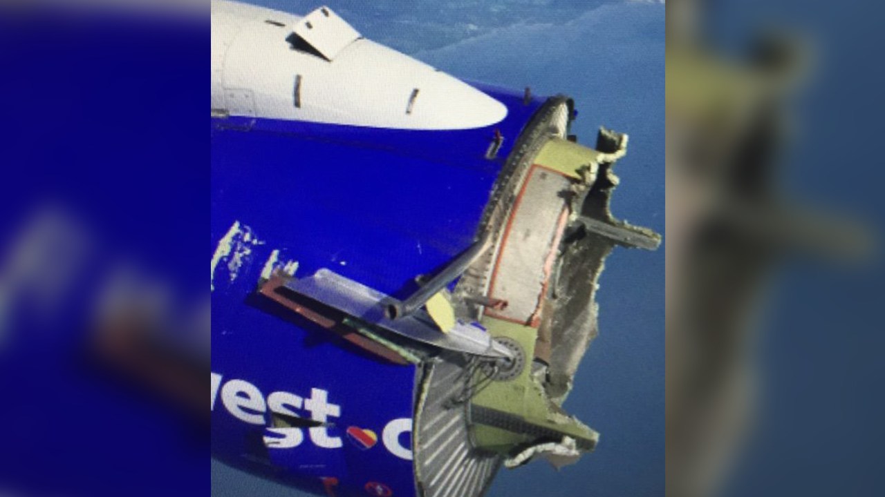 Avião perde parte do motor durante voo nos EUA