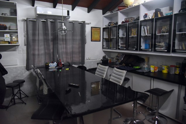 Sala de jantar da cela de prisão do traficante Jarvis Chimenes, em Assunção, no Paraguai
