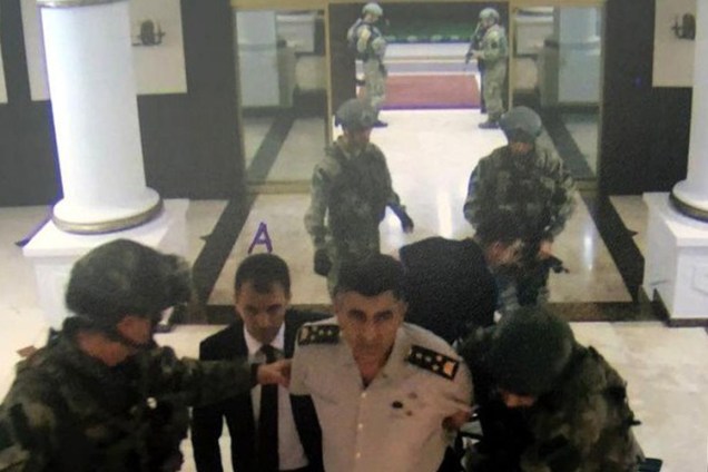 Oficiais da Turquia são presos por golpistas