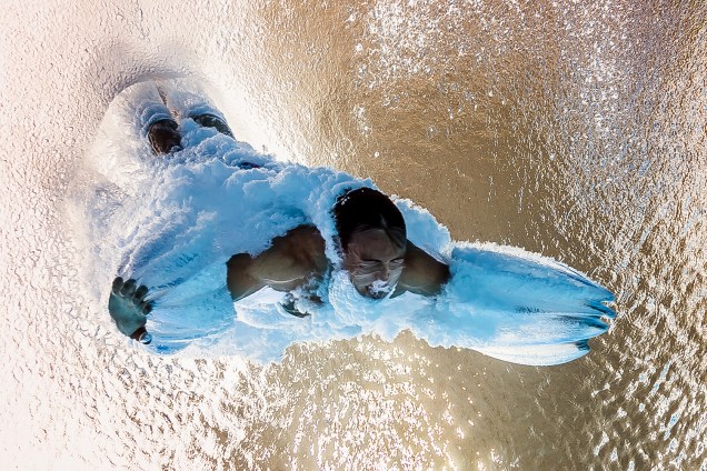 Câmera subaquática registra o momento do mergulho do britânico Thomas Daley, nas semifinais dos saltos ornamentais masculina, no Centro Aquático Maria Lenk - 20/08/2016