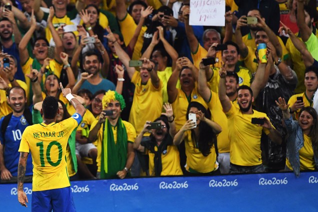 Neymar comemora gol sobre a Alemanha, na final do futebol masculino nas Olimpíadas Rio 2016