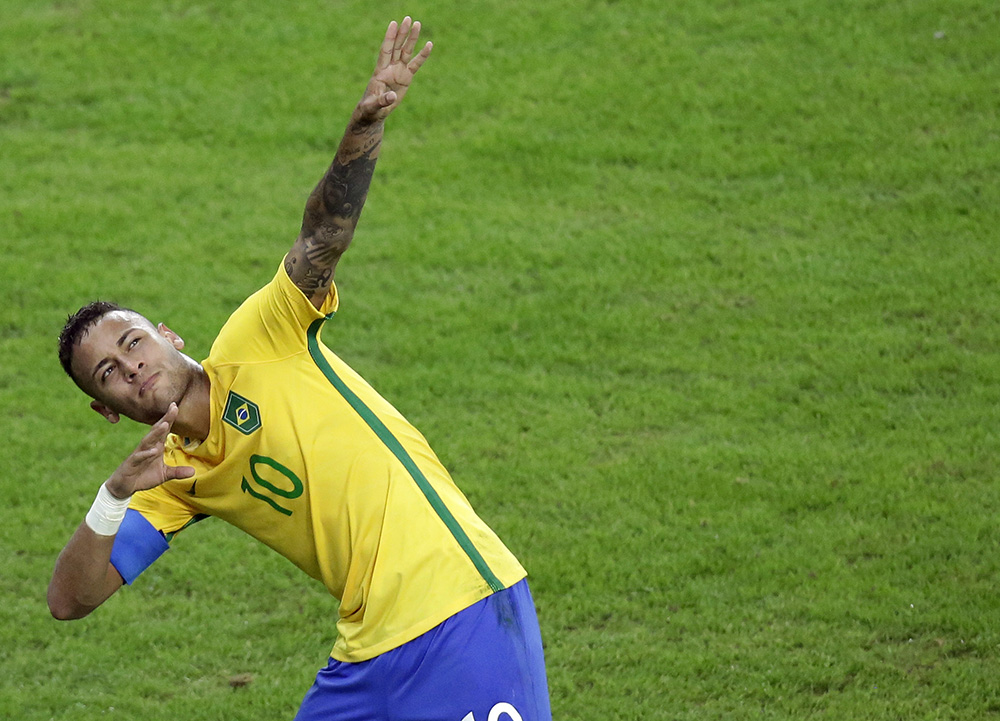 Brazil's Neymar celebrates after scoring his team's first goal on a free kick during the final match of the mens's Olympic football tournament between Brazil and Germany at the Maracana stadium in Rio de Janeiro, Brazil, Saturday Aug. 20, 2016. (AP Photo/Luca Bruno)