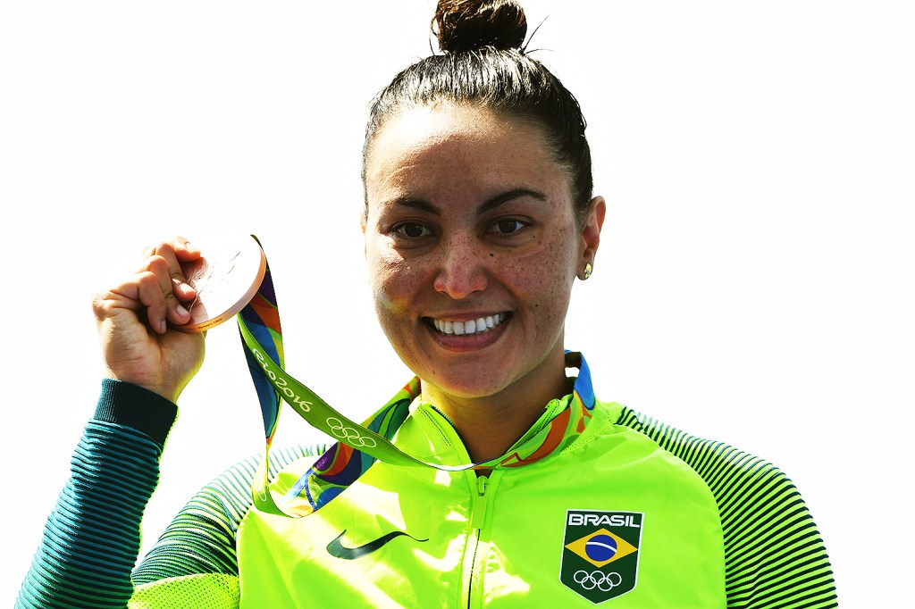A brasileira Poliana Okimoto ganha medalha de bronze na maratona aquática - 15/08/2016
