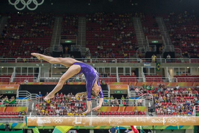 Daniele Hypolito se apresenta na trave de equilíbrio pelos Jogos Olímpicos Rio-2016 na Arena Olímpica da Barra