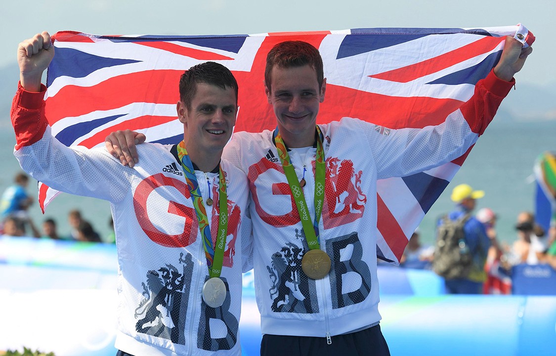 Jonathan e Alistair Brownlee, irmãos triatletas, vencem ouro e prata em Copacabana, no Rio de Janeiro