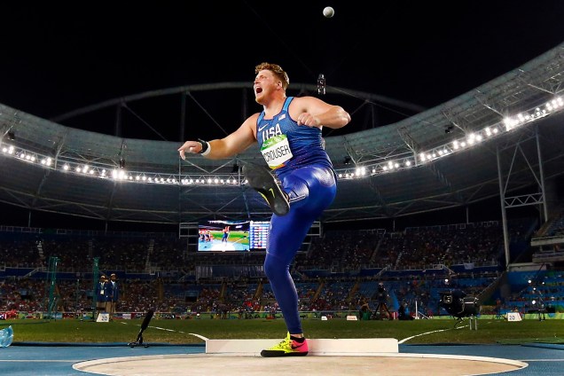 O atleta americano Ryan Crouser durante a final do arremesso de peso, no Estádio Olímpico - 18/08/2016