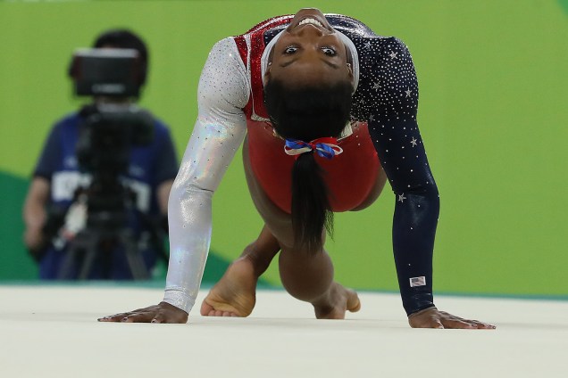 A ginasta americana Simone Biles, durante final por equipes na Arena Olimpica - 09/08/2016