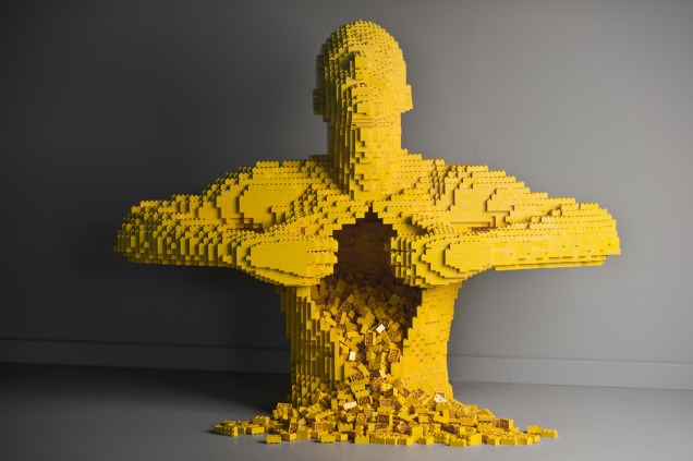 Multinacional líder de brinquedos cria exposição feita de Legos