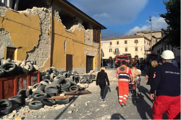 Rua da cidade de Accumoli, no centro da Itália, após o terremoto que atingiu a região - 24/08/2016