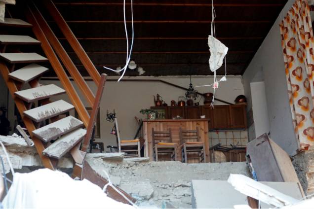Interior de uma casa destruída por terremoto em Amatrice, na Itália - 24/08/2016
