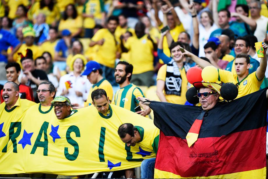 Torcedores do Brasil durante a final do futebol masculino contra a Alemanha, no Maracanã