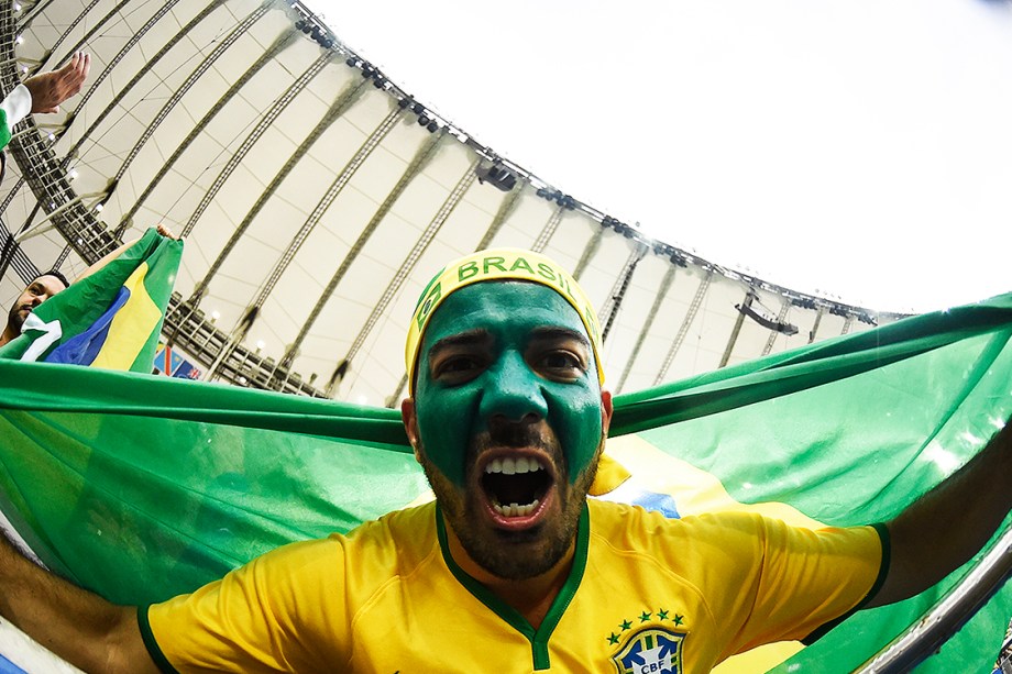 Torcedor do Brasil durante a final do futebol masculino contra a Alemanha, no Maracanã