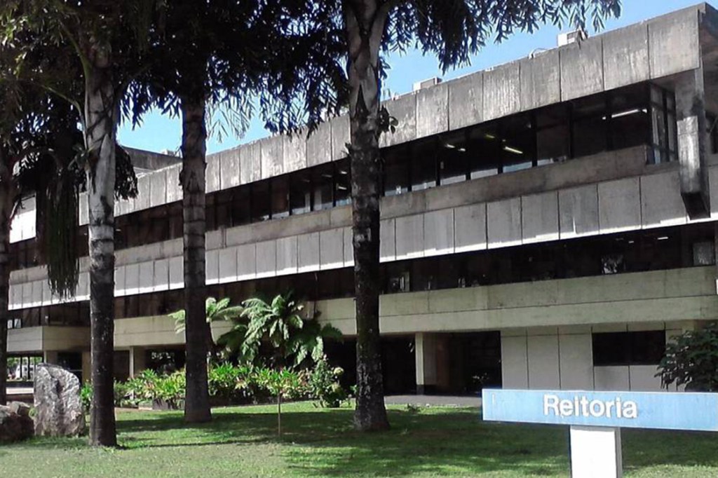 Universidade de Brasília (UNB)