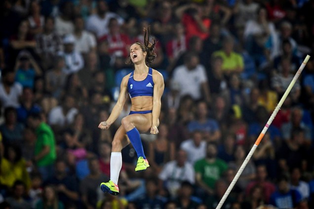 Grega Ekaterini Stefanidi comemora bom resultado na prova de salto com vara feminino pelos Jogos Olímpicos Rio-2016