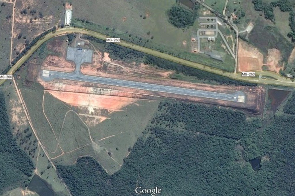 Aeroporto construído em terreno do tio do senador Aécio Neves